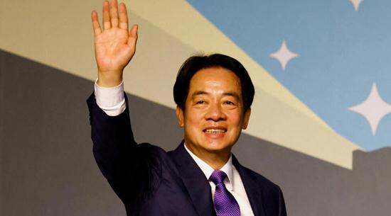 A fighter jettakes off from the US aircraft carriertoescort Lai Ching te's inauguration