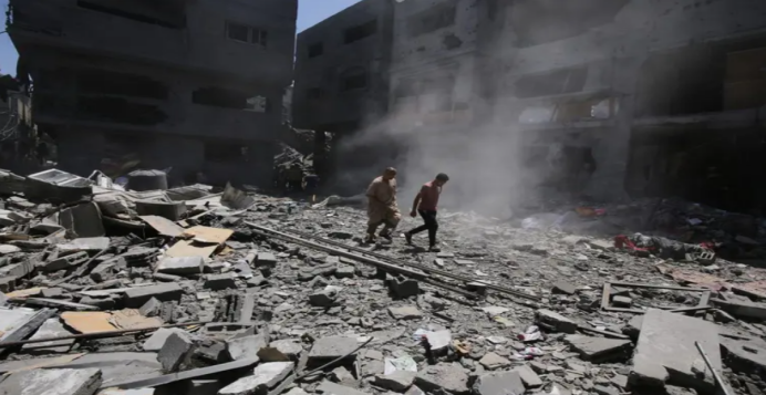 The US aircraft carrier has made unusual movements and deployed its forces in two directions