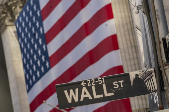 Bank of America says it no longer predicts a U.S. recession, Wall Street divided