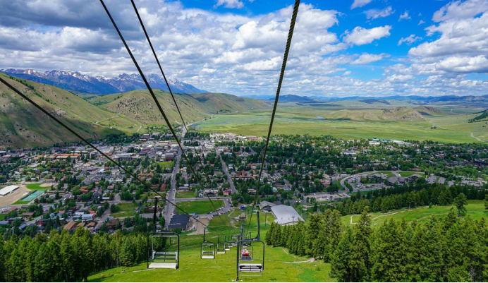 Traders focus on interest rate cut signals, which may trigger a huge shock in US stocks this Friday